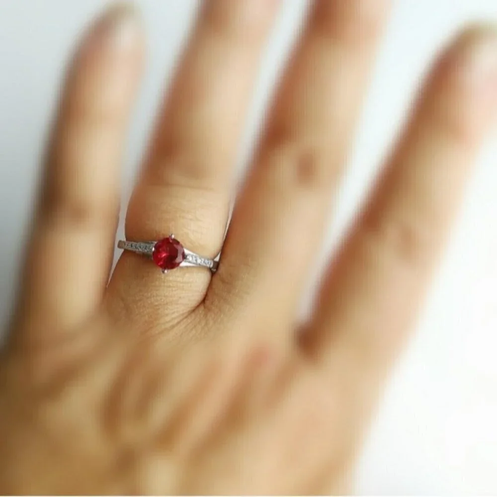 Ruby solitaire ring in Sterling Silver and White Sapphire size 8 🆕